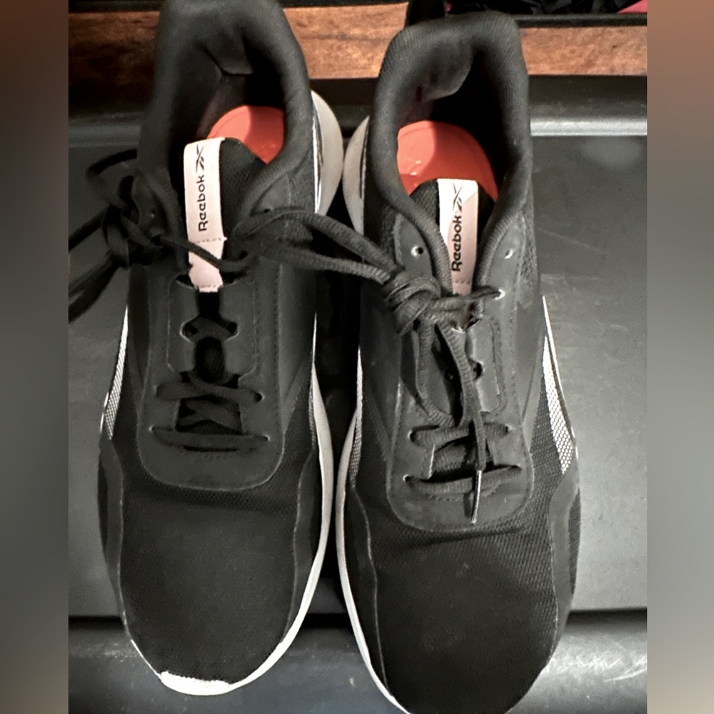 Reebok black women’s athletic shoe